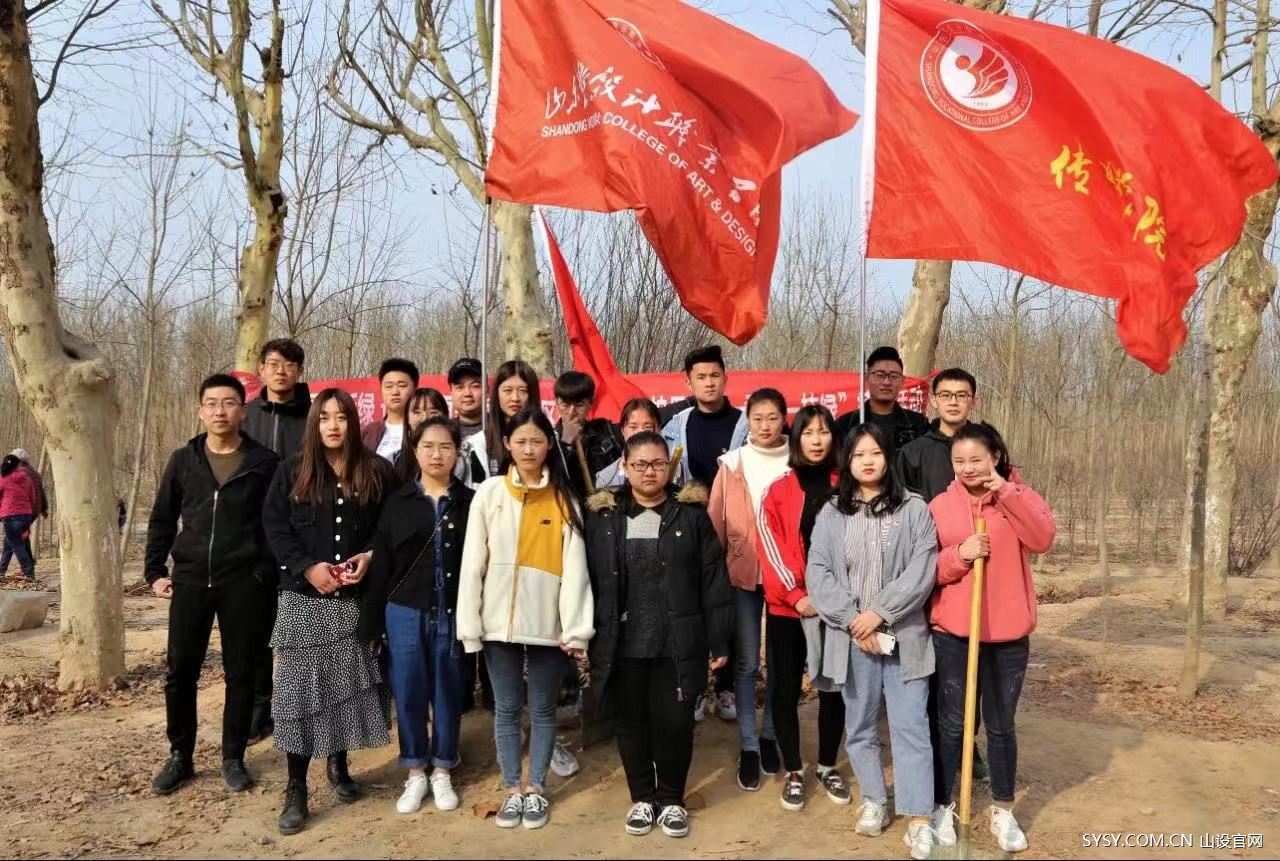 我校学生参加植树节活动