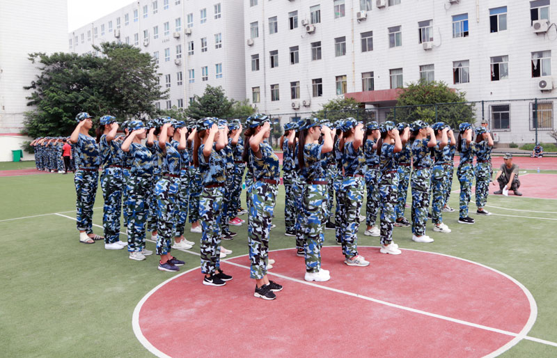 带伤训练锤炼意志 坚持不渝方得始终