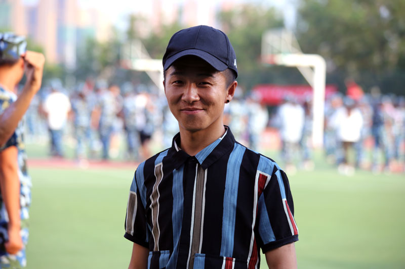 炎炎烈日下的清风  做最好的自己炎炎烈日下的清风  做最好的自己 ——访“新生军训辅导员”黄齐