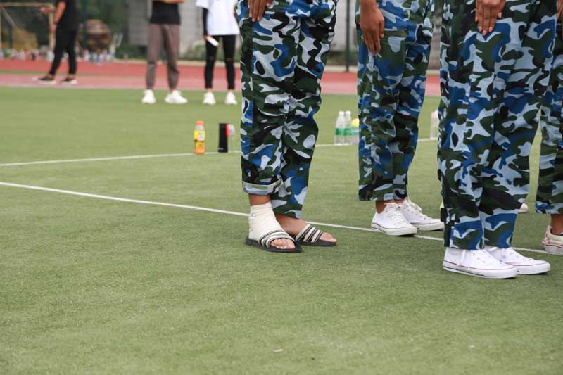 带伤训练锤炼意志 坚持不渝方得始终