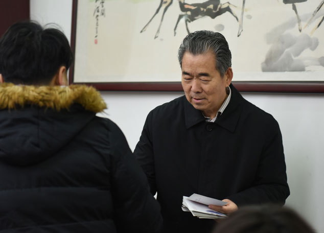 2018年建档立卡学生冬季送温暖活动在我校开展