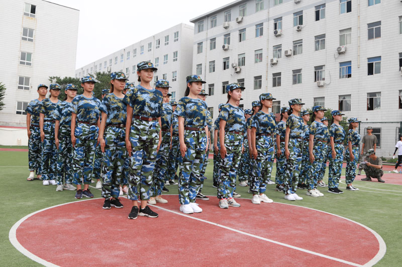 带伤训练锤炼意志 坚持不渝方得始终