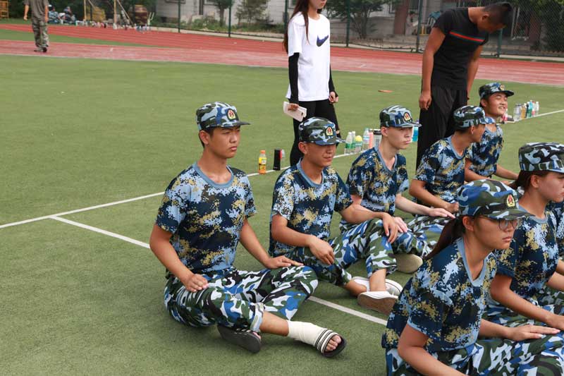 带伤训练锤炼意志 坚持不渝方得始终