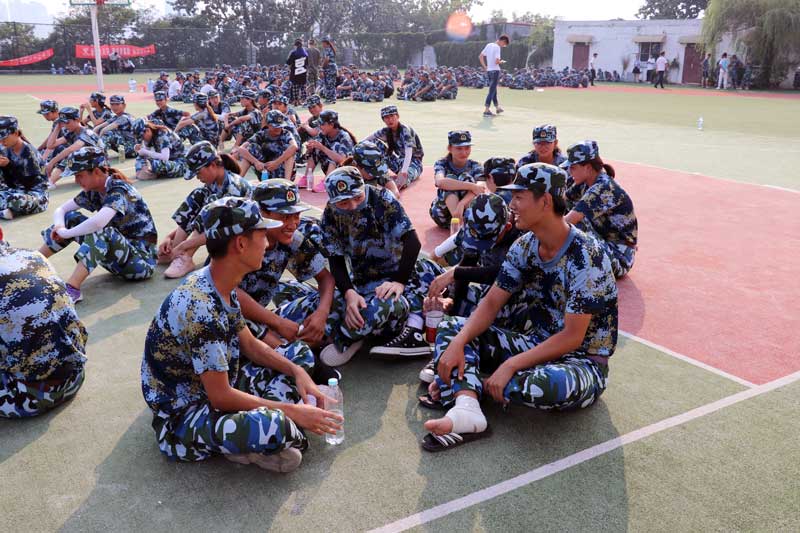 带伤训练锤炼意志 坚持不渝方得始终