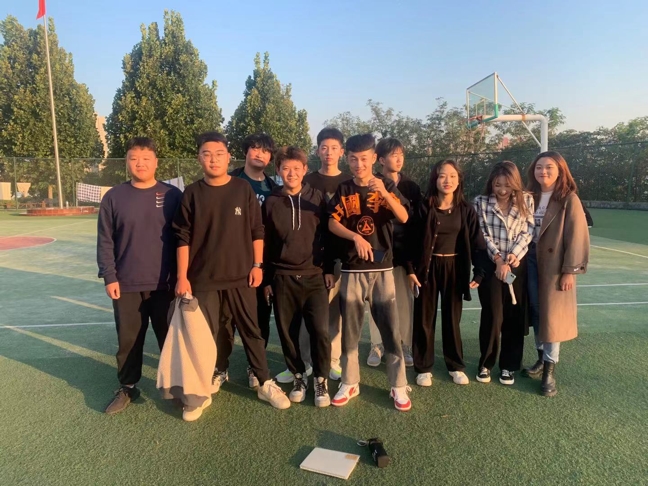 基础教育学院积极组织学生参与趣味运动会