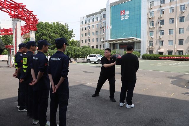 我校组织开展反恐防暴应急演练活动 第 4 张 我校组织开展反恐防暴应急演练活动 第 4 张