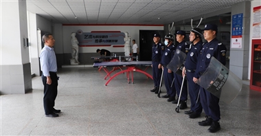 学校举行防暴综合演练等系列活动，打起除隐患、保安全、促和谐“组合拳”