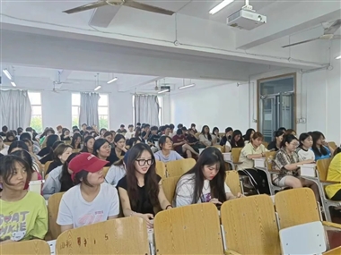 美术学院召开“暑期安全教育”主题会议