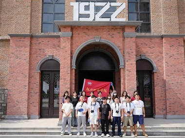 数字传媒学院学生参观国家地理摄影展