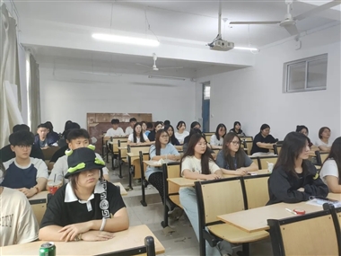 美术学院组织学生观看《灯塔大课堂第五十三课》主题团课