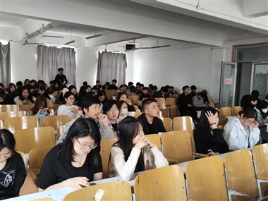 美术学院开展主题班会