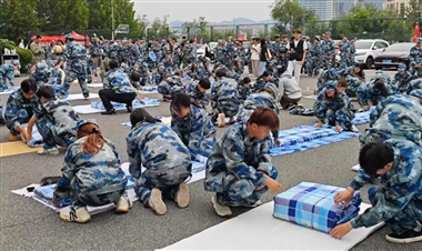数字传媒学院军训风采——“叠”出精彩，“被”感荣耀