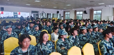 美术学院举办“尊法崇德，不负韶华”主题教育讲座