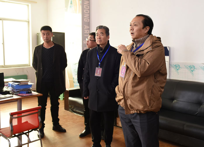 校领导视察教学部门