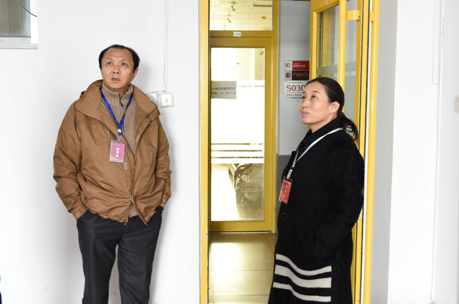 校领导视察教学部门