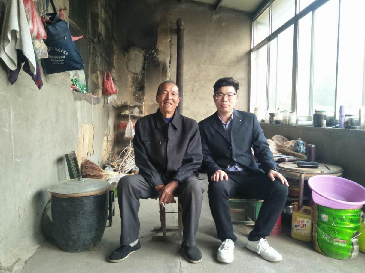 第三党小组组织开展基础教育学院“党建+资助扶贫”家访工作